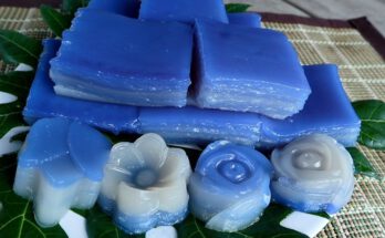 ขนมชั้นอัญชัน