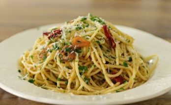 สปาเกตตี้ผัดกระเทียมน้ำมันมะกอก