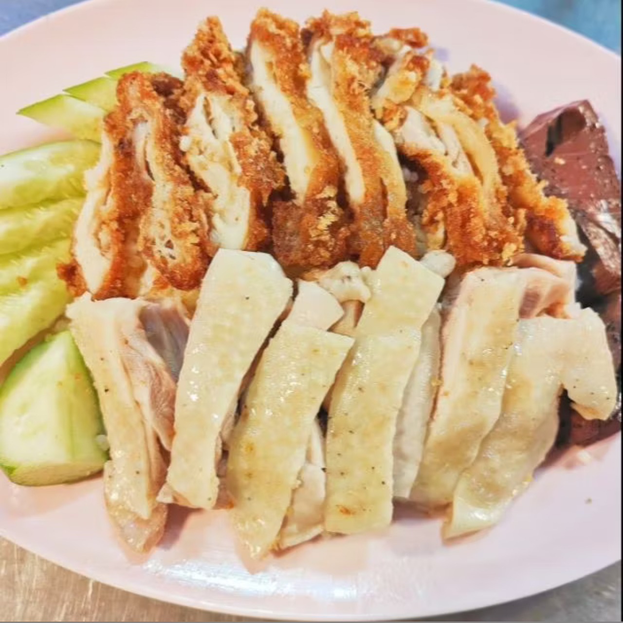ข้าวมันไก่ตอน ก๋วยเตี๋ยวไก่มะระ (ลาดพร้าว)